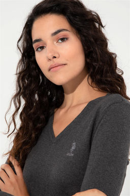 Женский базовый свитер антрацитового меланжевого цвета с v-образным вырезом - U.s. polo assn фото 3