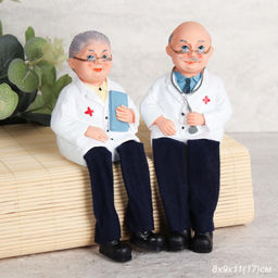 Цена за 2 шт. Фигурка Бабушка, дедушка Врач 20 см / YH0396 /уп 96/висячие ножки