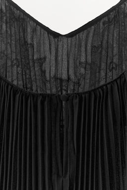 PLEATED DRESS WITH EMBROIDERY AND LACE - Zara фото 9