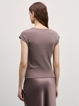 Футболка в рубчик со спущенным плечом / Zarina фото 5