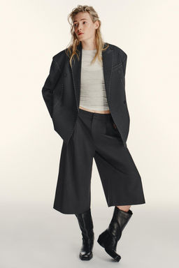 WIDE BERMUDA SHORTS WITH PLEATS