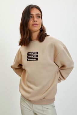 TRENDYOLMILLA Bej Kal?n Ici Polarl? Slogan Nak?sl? Bisiklet Yaka Relaxed/Rahat Kal?p Orme Sweatshirt TWOAW22SW1464 фото 4