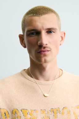 CAMISETA PUNTO ESTAMPADO LAVADO / Arena