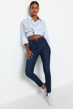 TRENDYOLMILLA Koyu Mavi Sekillendiren Etki Yuksek Bel Skinny Jeans TWOAW24JE00070
