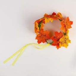 Карнавальный набор «Осенние цветы»: венок из листьев и брошь
