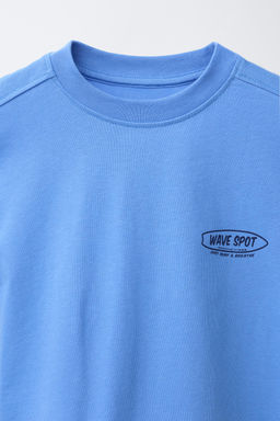 CONJUNTO CAMISETA Y BERMUDA TEXTO / Azul claro