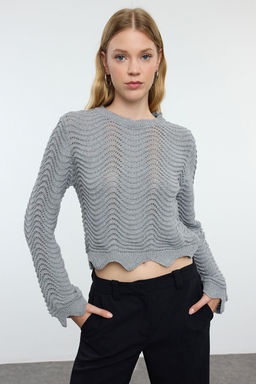 TRENDYOLMILLA Gri Crop Ajurlu/Delikli Bisiklet Yaka Triko Kazak TWOAW25KZ00346