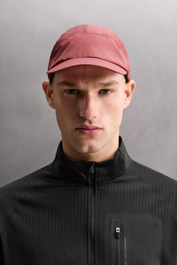 GORRA T?CNICA SHELL / Rosado oscuro