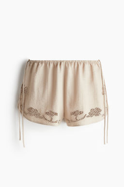 Pantal?n playero corto con bordado ingl?s