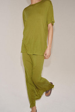 CAMISETA OVERSIZE FLUIDA / Lima fl?or