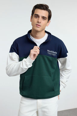 Zumrut Yesili Oversize/Genis Kesim Renk Blok Dik Yaka Fermuarl? Sardonsuz Sweatshirt TMNAW25SW00052