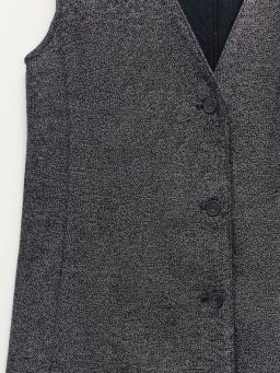 Удлиненный жилет с V-образным вырезом