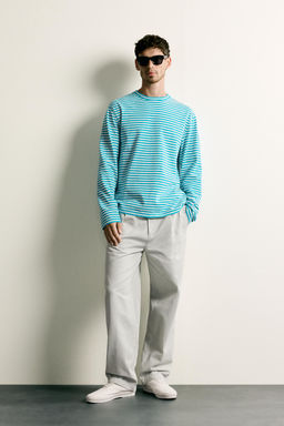 PANTAL?N CHINO STRAIGHT FIT PLIEGUES / Gris