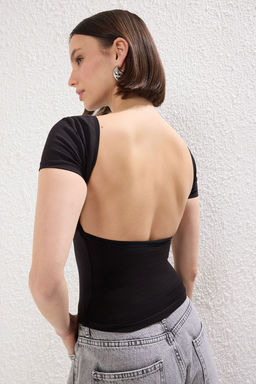 Trendyolmilla Siyah S?rt Dekolteli Gogus Pedli Fitted/Vucuda Oturan Orme Bluz TWOSS25BZ00468  фото 2