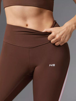 Спортивные леггинсы с фигурными вставками