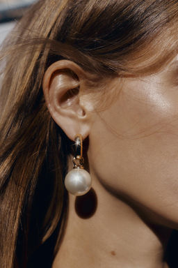 FAUX PEARL HOOP EARRINGS