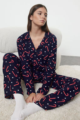 Trendyolmilla Lacivert Puantiyeli Y?lbas? Temal? Viskon Dokuma Pijama Tak?m? THMAW25PT00168
