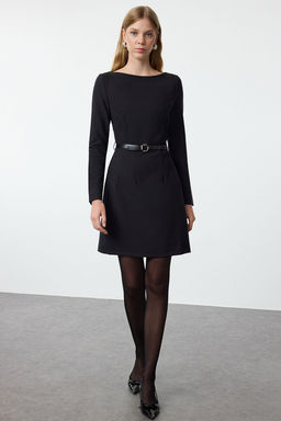 Trendyolmilla Siyah Kemerli Vucuda Oturan Mini Dokuma Elbise TWOAW25EL00365