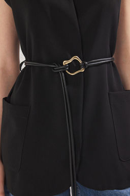 TRENDYOLMILLA Siyah Regular Kemer Detayl? Cepli V Yaka Dokuma Yelek TWOSS25YE00053  фото 4