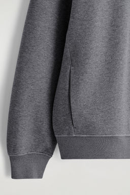 SUDADERA CON CAPUCHA EFECTO NEOPRENO