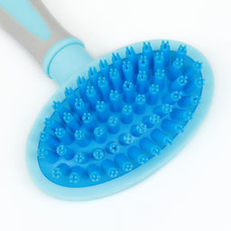 Щетка-массажер для животных с силиконовыми зубьями, средняя, 9,5 х 16,5 см, голубая - Пижон фото 3