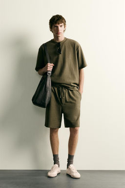CAMISETA RELAXED FIT ESTRUCTURA / Khaki