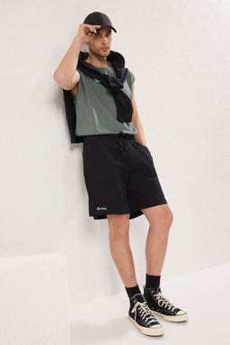 TRENDYOL MAN Siyah Oversize/Genis Kesim Dokulu Nak?sl? Sort & Bermuda TMNSS25SR00044