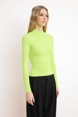 F?st?k Yesil Duz Fitted Asimetrik Yaka Kolsuz Aksesuar Detayl? Esnek Orme Bluz TWOSS26BZ00352