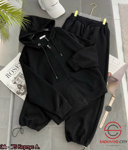 Спортивный женский костюм