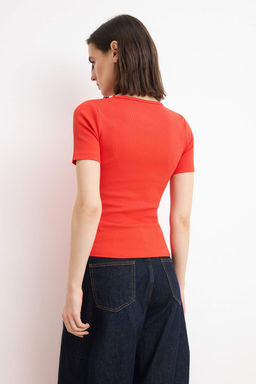 K?rm?z? Fitted/Vucuda Oturan C?tc?tl? K?sa Kollu Fitilli Esnek Orme Bluz TWOSS26BZ00334