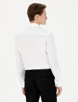 Белая хлопковая рубашка обычного кроя