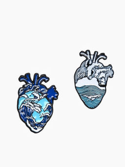 Значки-неразлучники Сердца, 2 шт. бело-голубые в чёрном металле