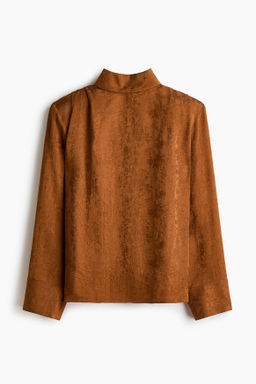 Blusa con hombreras