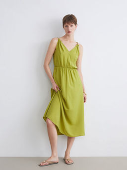 V Yaka Belden Oturtmal? Elbise