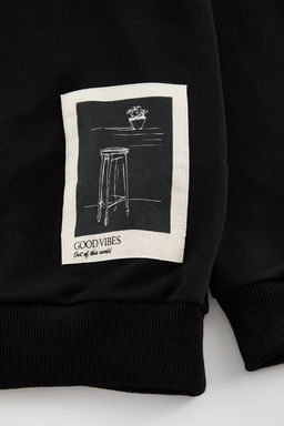 TRENDYOL MAN Siyah Oversize/Genis Kesim Bisiklet Yaka Sanat Tema Aplikeli Ici Polarl? Sweatshirt TMNAW24SW00038 - Trendyolmilla фото 10