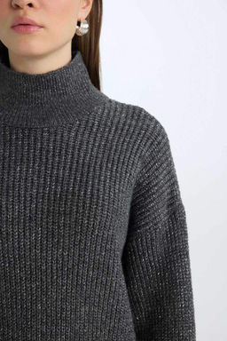 Базовый трикотажный свитер стандартного кроя с воротником-туникой - Defacto фото 10