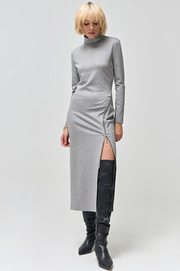 Платье из плотного трикотажа с застежкой на молнию серое новый год