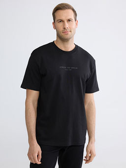 Oversize Fit Bisiklet Yaka Bask?l? Erkek Ti??rt