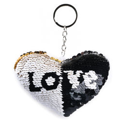 Цена за 2 шт. Брелок для ключей на кольце Пушистик. Сердечко с пайетками, на сумку, рюкзак, 10 см, белый