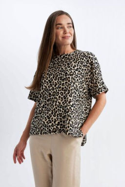 Regular Fit Bisiklet Yaka Leopar Desenli K?sa Kollu Tisort