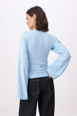 Ac?k Mavi Ispanyol Kol Buzgu Detayl? Regular/Normal Kal?p Orme Bluz TWOAW26BZ00293