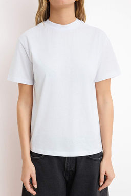 Beyaz %100 Pamuk Basic Regular/Normal Kal?p Dik Yaka Orme T-Shirt TWOAW20TS0096