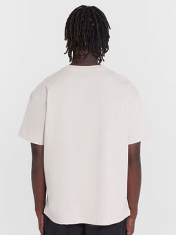 Футболка мужская кремовая с принтом и надписью "Откуда у тебя столько врагов? Я общительный""