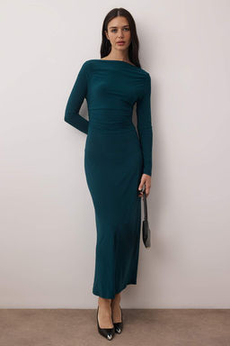 Zumrut Yesili Duz Buzgu Detayl? Asimetrik Etekli Kay?k Yaka Esnek Midi Orme Elbise TWOAW26EL00019