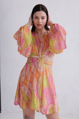 Платье оригинального кроя с драпировкой по лифу