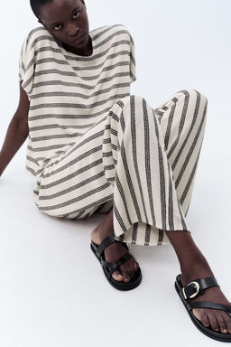 BUCKLED FLAT SANDALS