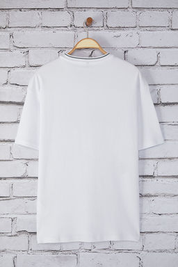 TRENDYOL MAN Ekru Oversize/Genis Kesim Downtown Bask?l? V Yaka Forma T-Shirt TMNSS25TS00123 - Trendyolmilla фото 2