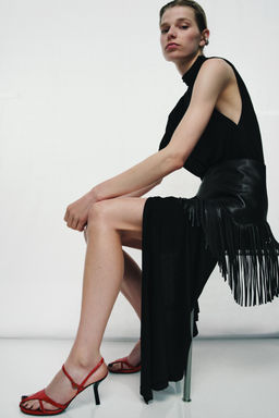 SANDALIA PIEL TIRAS LIMITED EDITION / Rojo