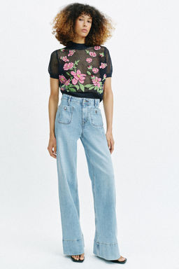 TOP PUNTO FLORES BORDADAS / Azul