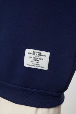 TRENDYOLMILLA Lacivert Etiket Detayl? Regular Bisiklet Yaka Orme Sweatshirt TWOAW24SW00289  фото 12